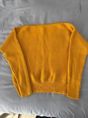 Long sleeve, boat neck sweater